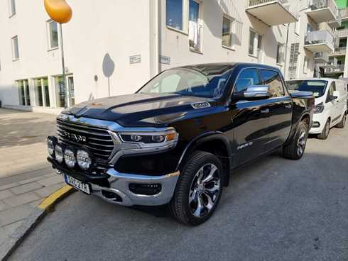 Svart RAM Crew Cab 5.7 V8 HEMI stulen i Sundbyberg